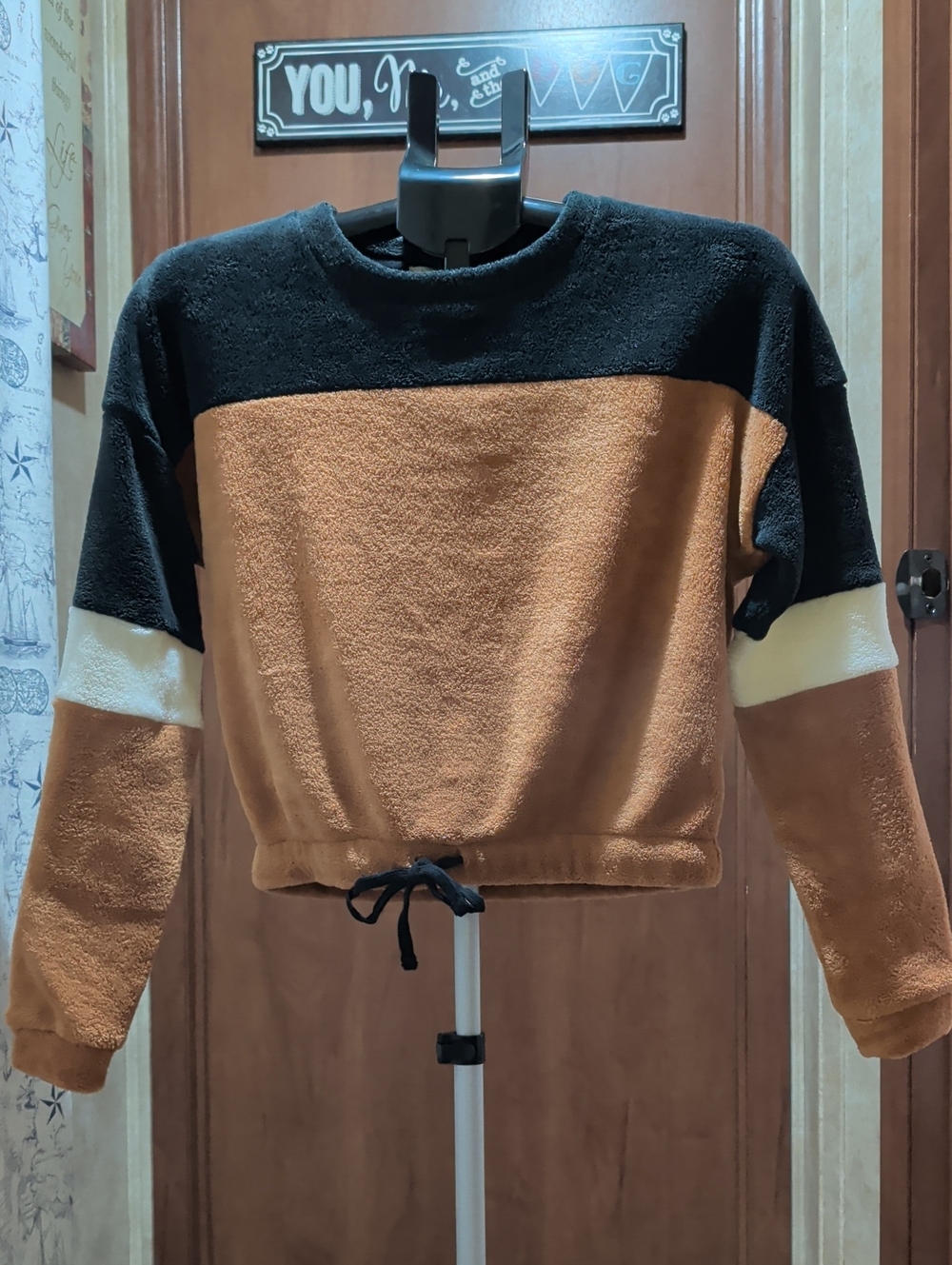 Derek Heart Colorblock Fleece Pullover — Black, Brown, Cream